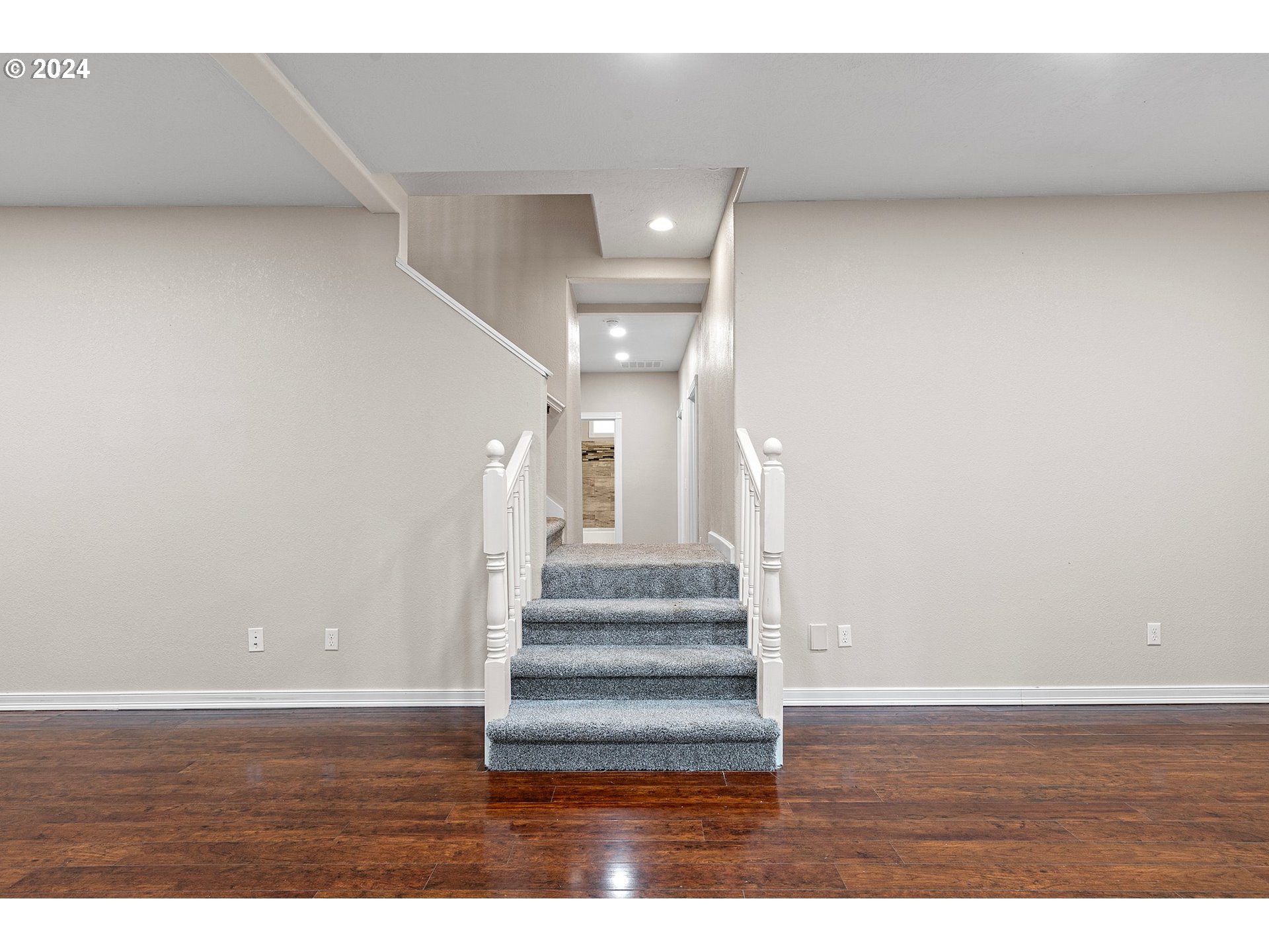 626 South 73rd Street Springfield, OR 97478 - Photo 22 of 46 a view of entryway and hall