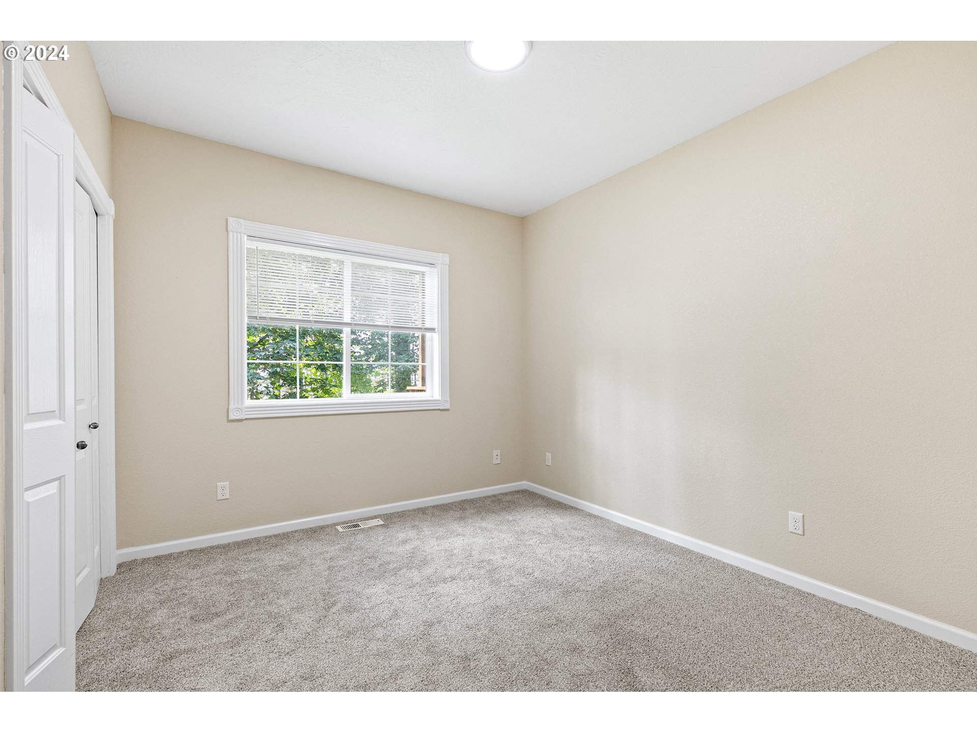 626 South 73rd Street Springfield, OR 97478 - Photo 37 of 46 an empty room with windows