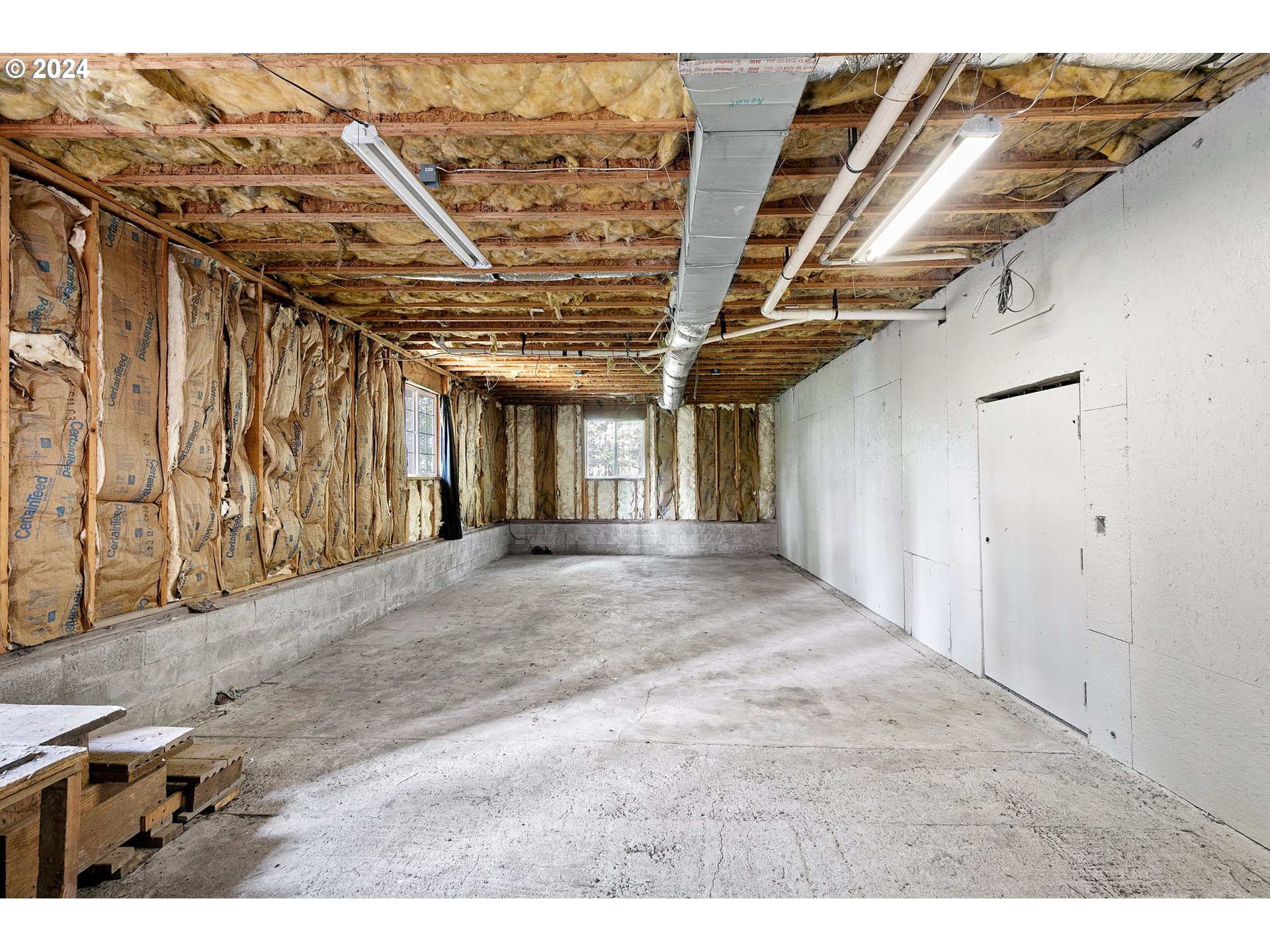 626 South 73rd Street Springfield, OR 97478 - Photo 40 of 46 a view of an empty room