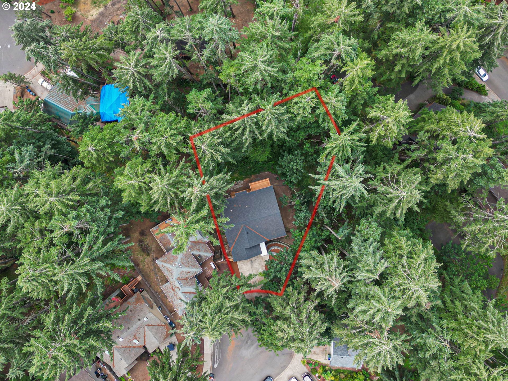 626 South 73rd Street Springfield, OR 97478 - Photo 43 of 46 an aerial view of a house with a yard and garden