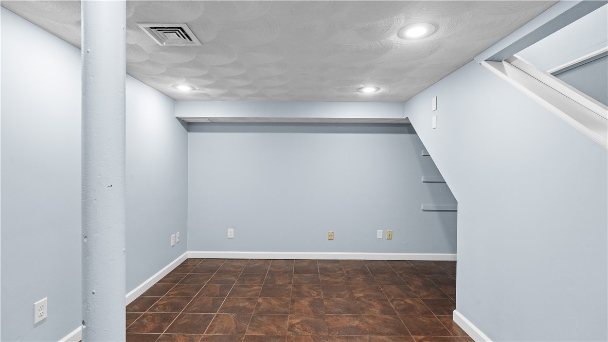339 George Arden Avenue Warwick, RI 02886 - Photo 23 of 42