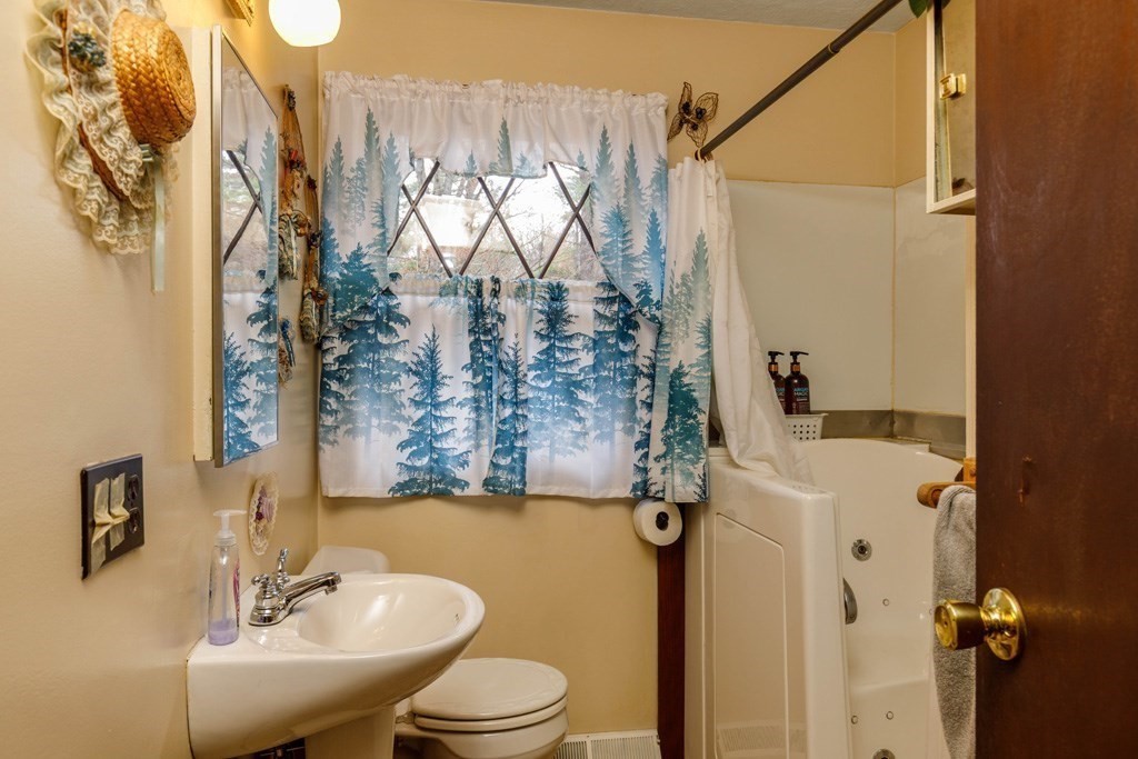 70 Ward Hill Road Phillipston, MA 01331 - Photo 10 of 20