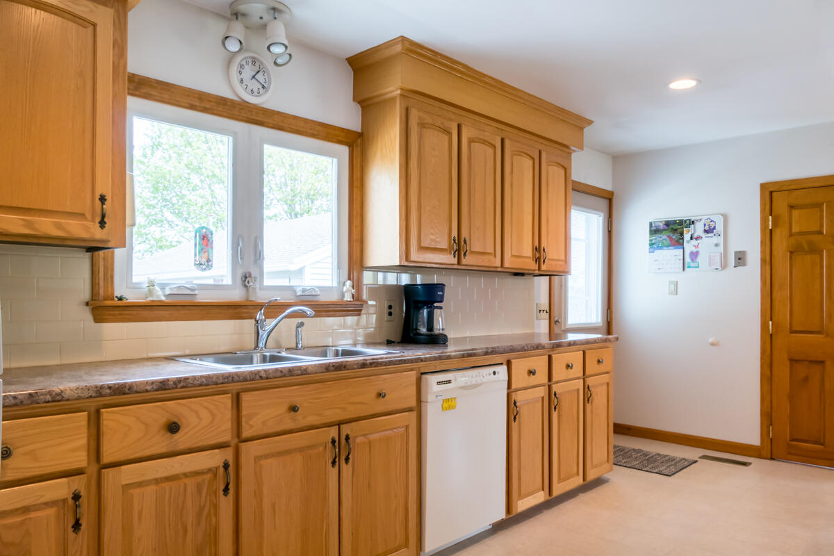 800 North Road Yarmouth, ME 04096 - Photo 8 of 60 23-Kitchen (4 of 7)