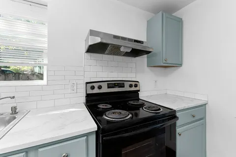 $1,850 | 204 Lessin Lane, Austin, TX 78704