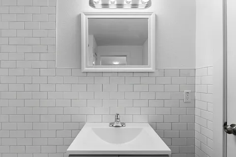 $1,850 | 204 Lessin Lane, Austin, TX 78704