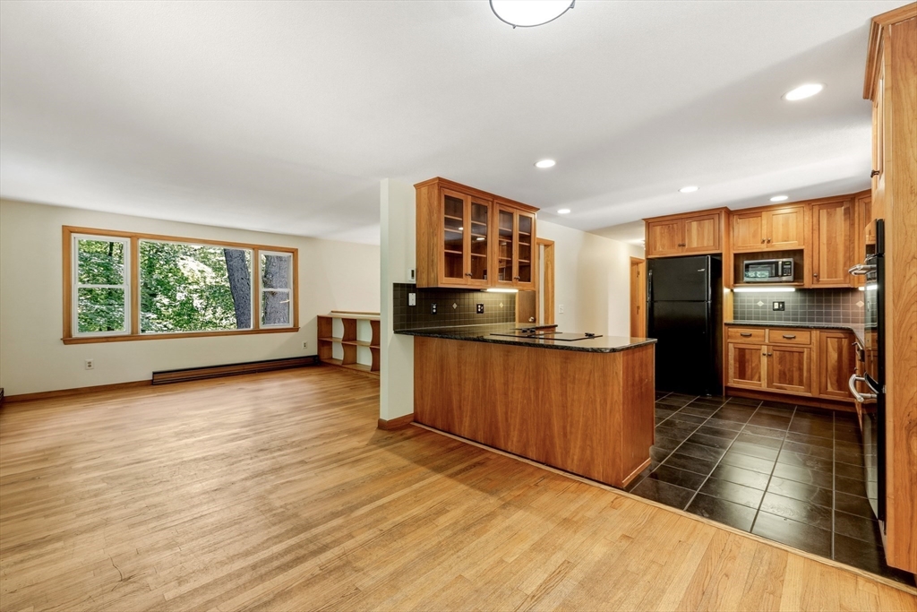 418 State Street Amherst, MA 01002 - Photo 9 of 39