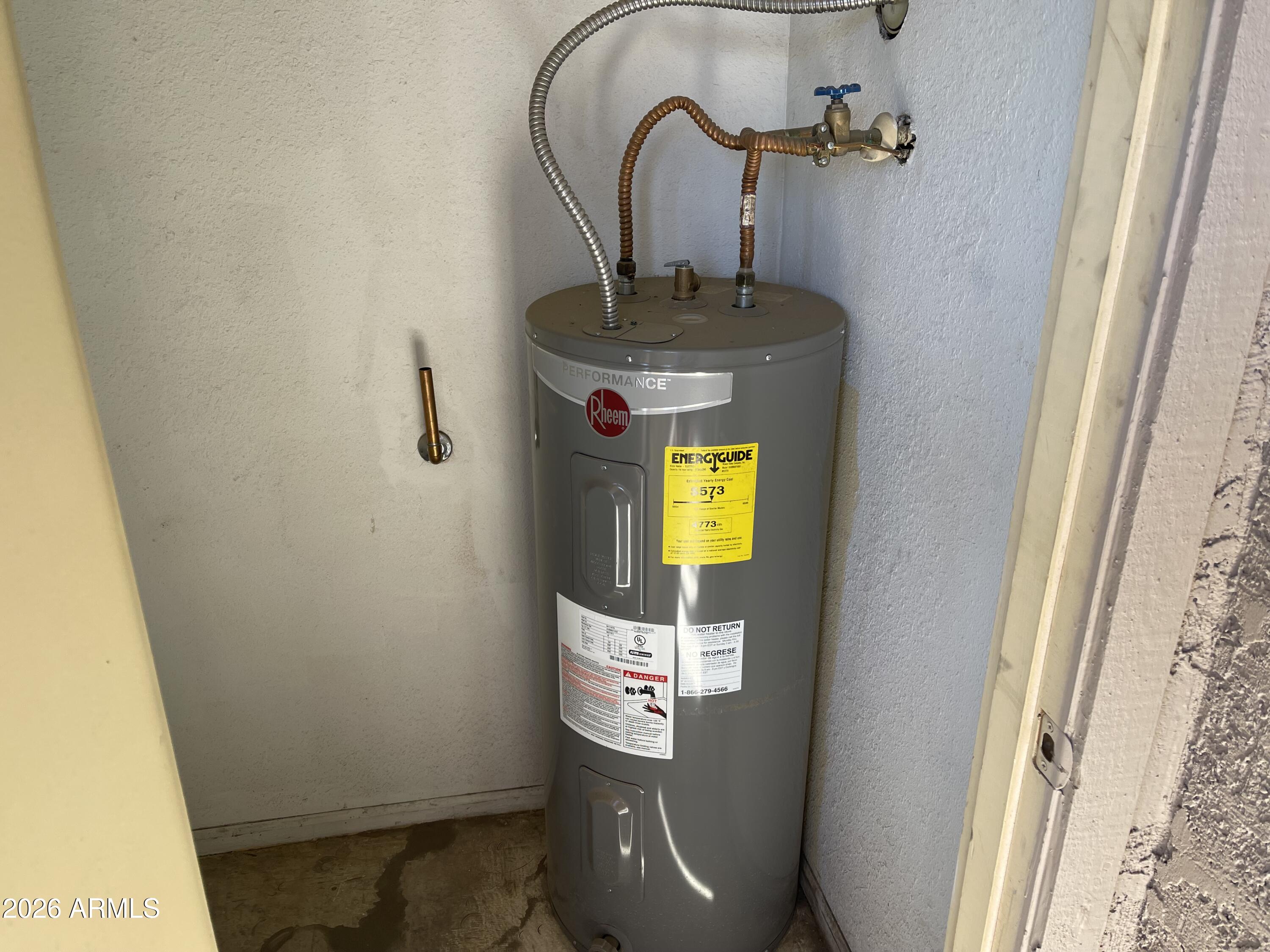623 West Guadalupe Road, Unit 257 Mesa, AZ 85210 - Photo 14 of 14 a bathroom with a sink and a mirror