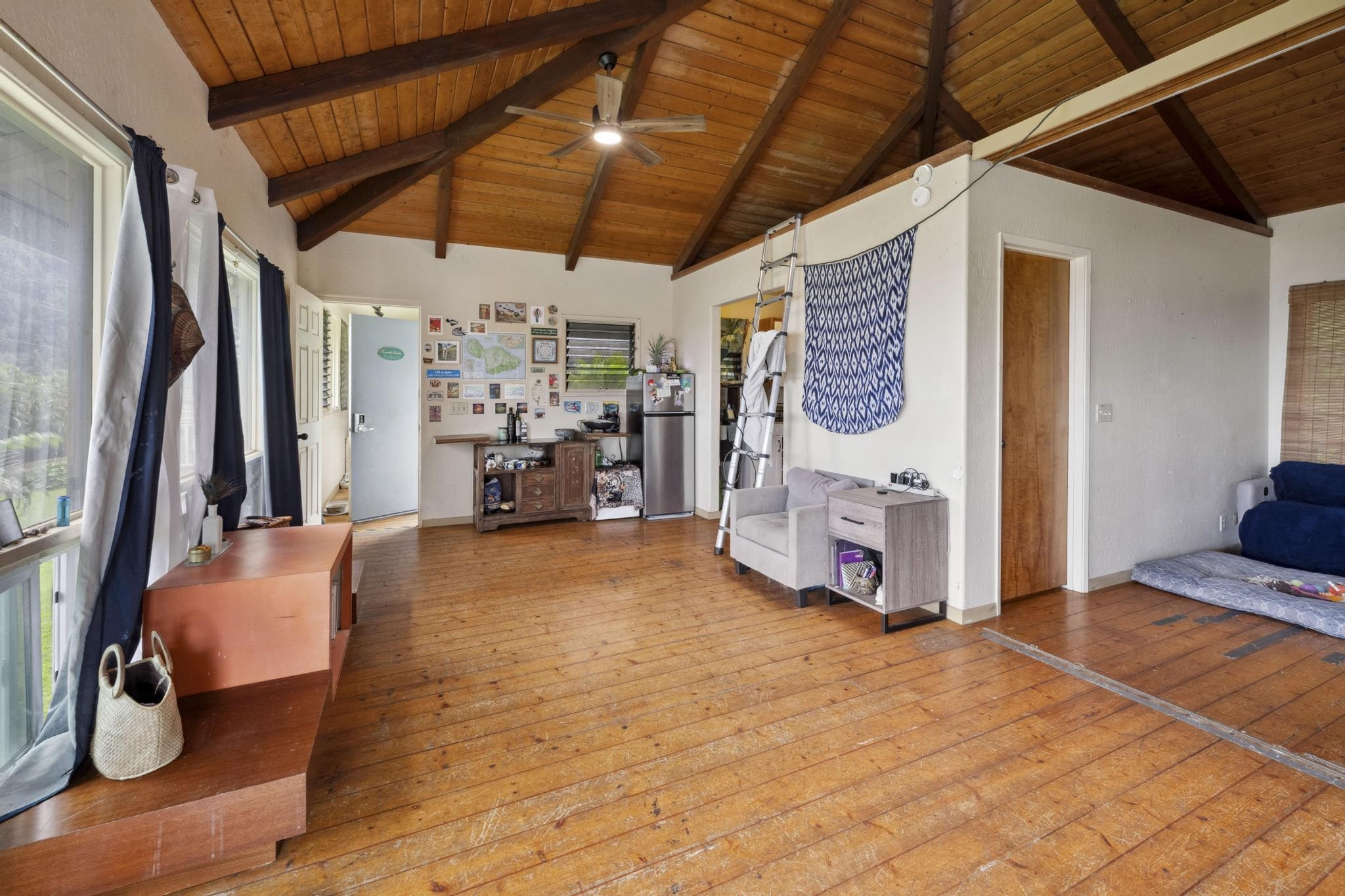 4950 Uakea Road Hana, HI 96713 - Photo 20 of 39 a view of a room with gym equipment