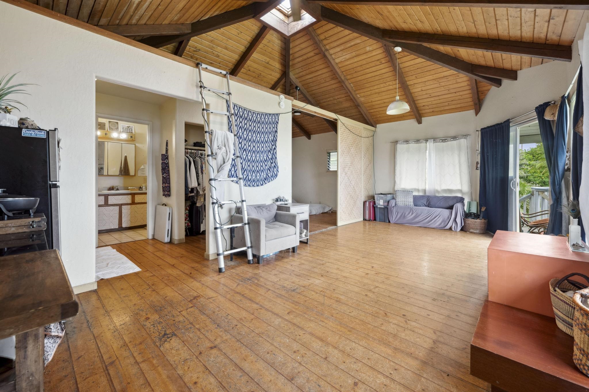 4950 Uakea Road Hana, HI 96713 - Photo 21 of 39 a view of a livingroom with furniture and a flat screen tv