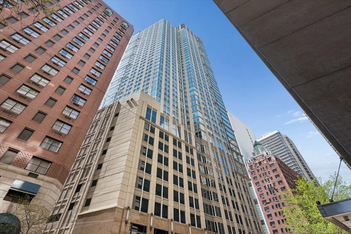 57 East Delaware Place, Unit 1805 Chicago, IL 60611 - Photo 1 of 18