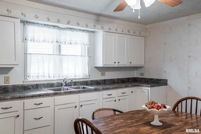 $130,000 | 308 West Flora Street, Valier, IL 62891