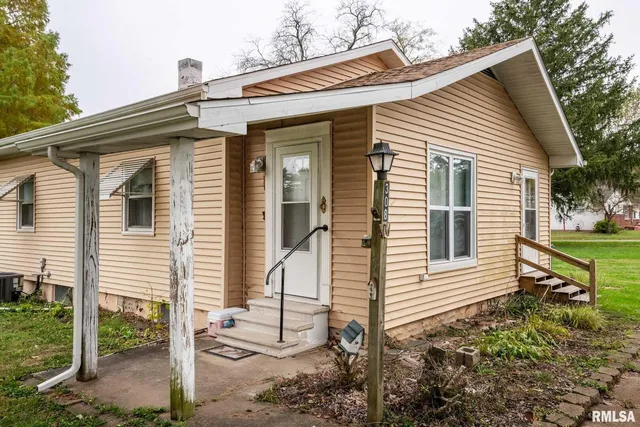 $130,000 | 308 West Flora Street, Valier, IL 62891