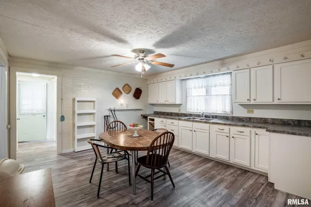 $130,000 | 308 West Flora Street, Valier, IL 62891