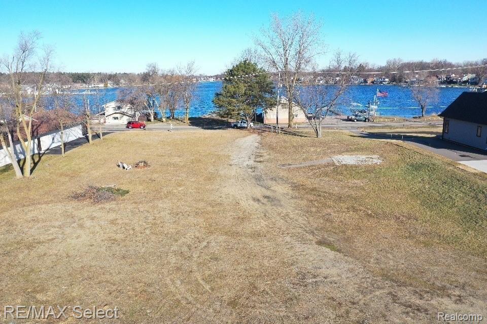 2095 South Long Lake Road Fenton, MI 48430 - Photo 3 of 8