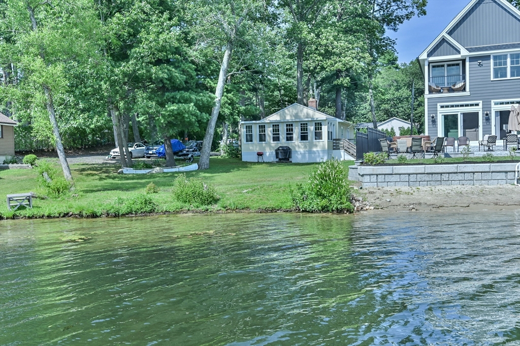 23 Lakeview Road Webster, MA 01570 - Photo 9 of 35 a front view of a house with garden