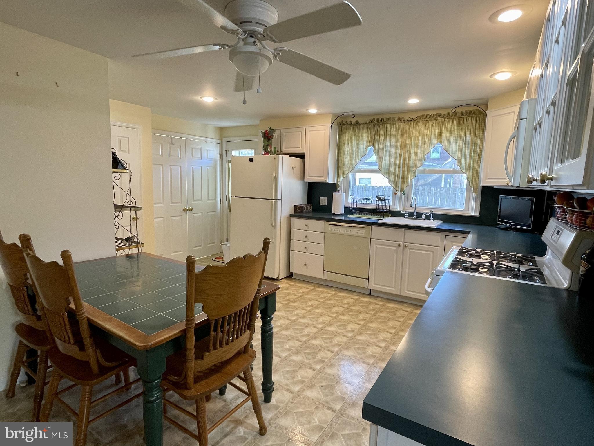2225 Clayton Road Morton, PA 19070 - Photo 9 of 24 Kitchen
