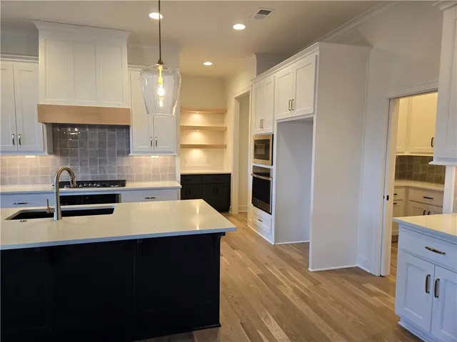 $860,000 | 22004 West 114th Street, Olathe, KS 66061