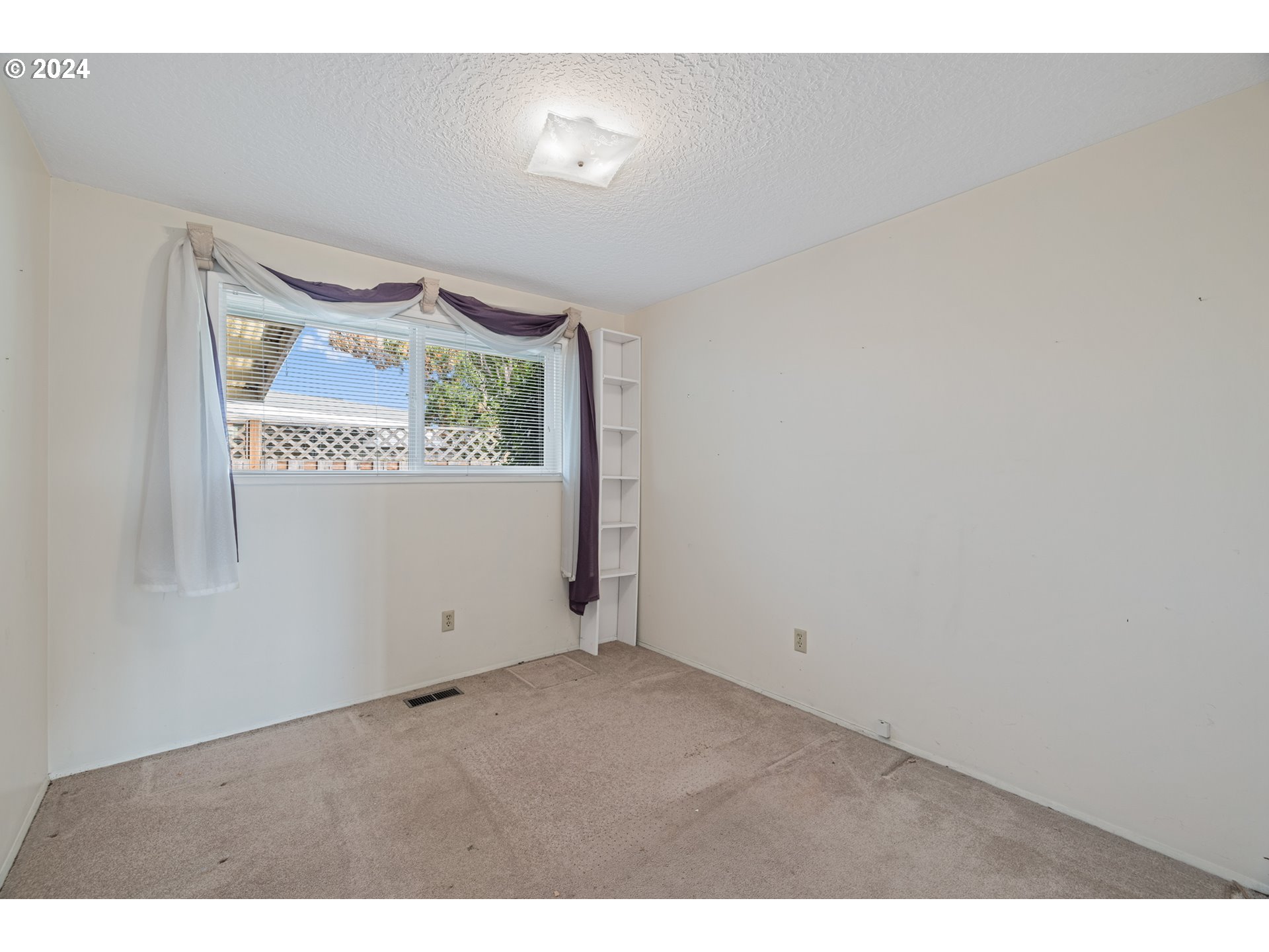2480 Umpqua Road Woodburn, OR 97071 - Photo 11 of 30 Gallery Image 11
