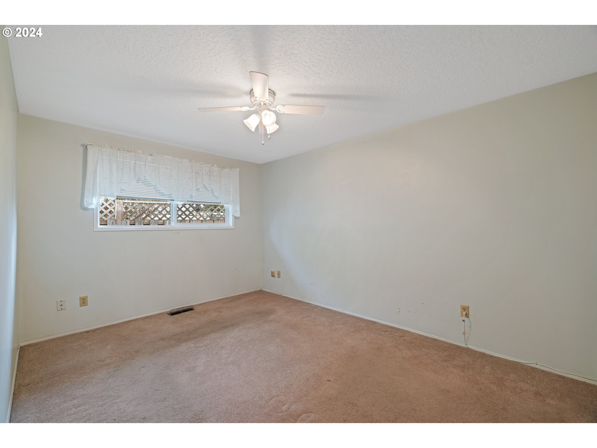 2480 Umpqua Road Woodburn, OR 97071 - Photo 13 of 30 Gallery Image 13