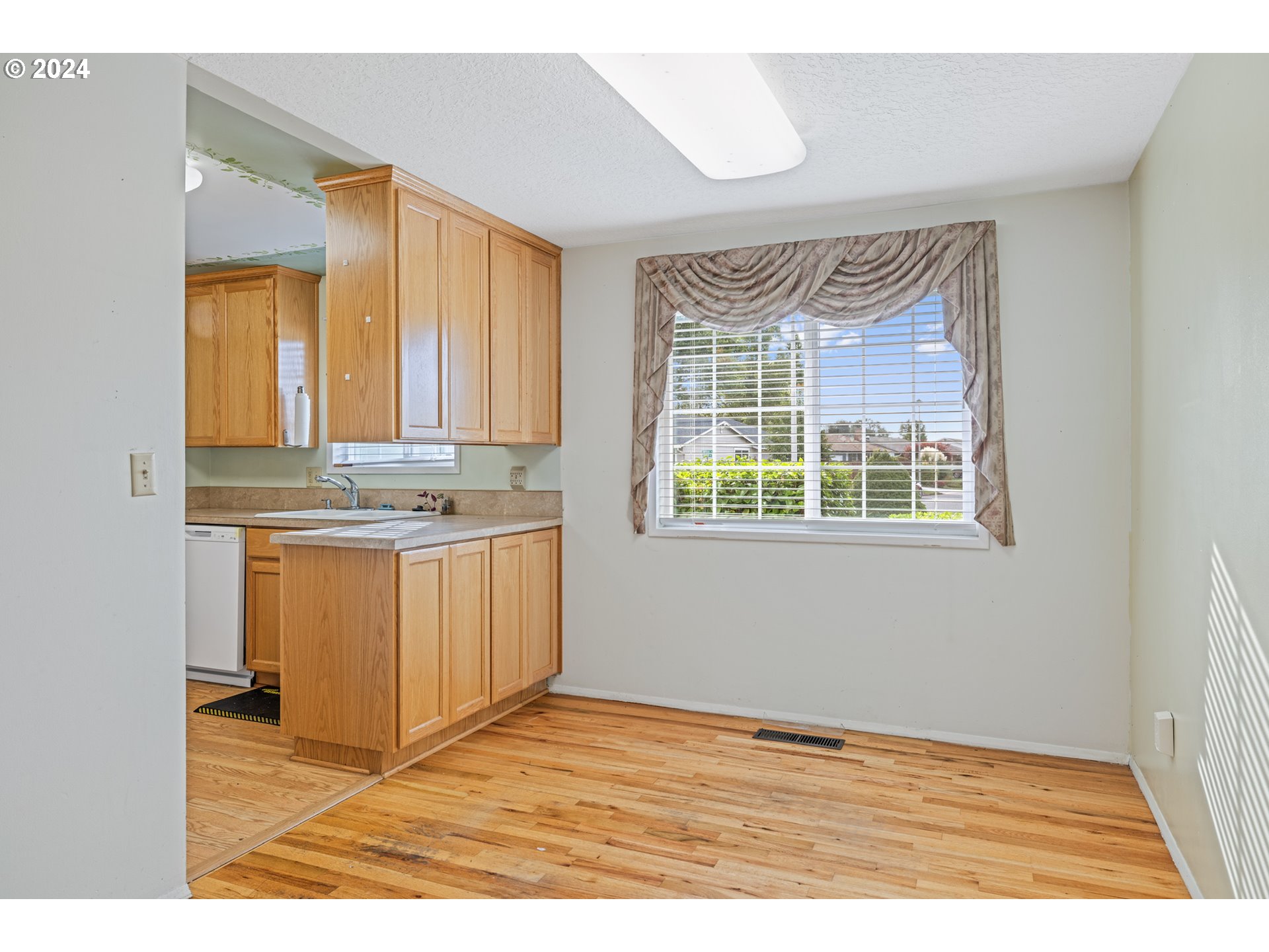 2480 Umpqua Road Woodburn, OR 97071 - Photo 6 of 30 Gallery Image 6