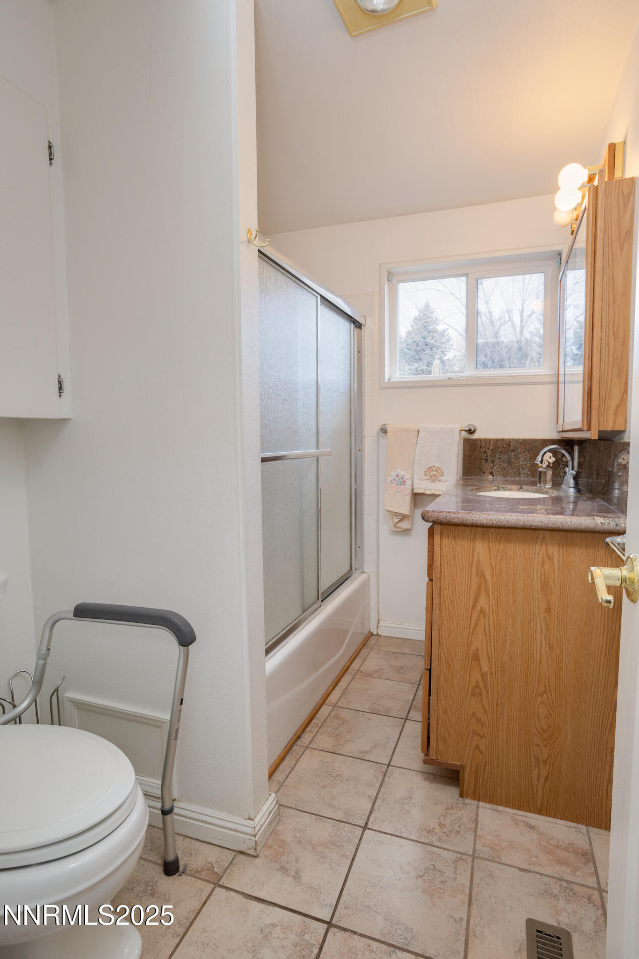 1659 Davidson Way Reno, NV 89509 - Photo 18 of 25 1659 Davidson_Hall_Bathroom-1