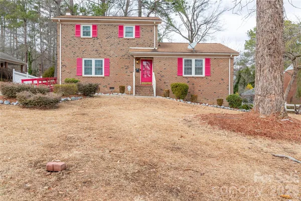 $215,000 | 611 Park Avenue, Roanoke Rapids, NC 27870