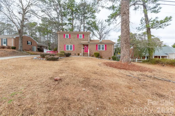 $215,000 | 611 Park Avenue, Roanoke Rapids, NC 27870