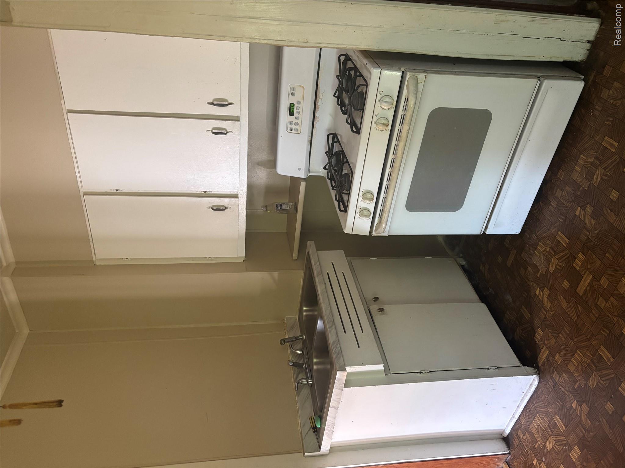 1122 Simcoe Avenue Flint, MI 48507 - Photo 18 of 21 IMG_1181.jpeg