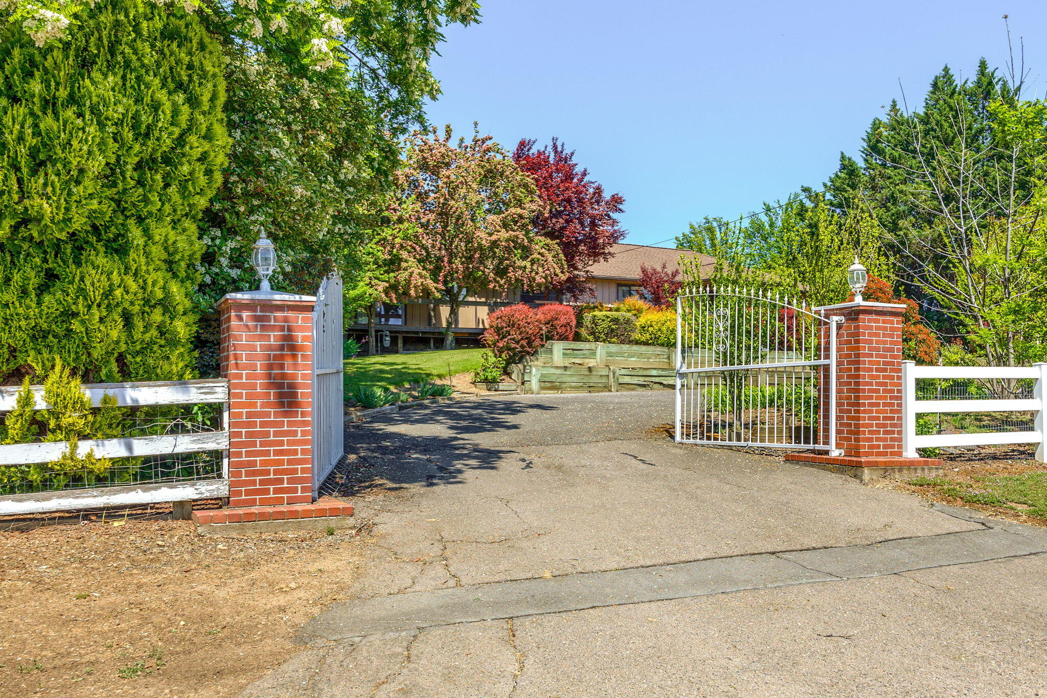 2067 Coker Butte Road Medford, OR 97504 - Photo 7 of 73 7