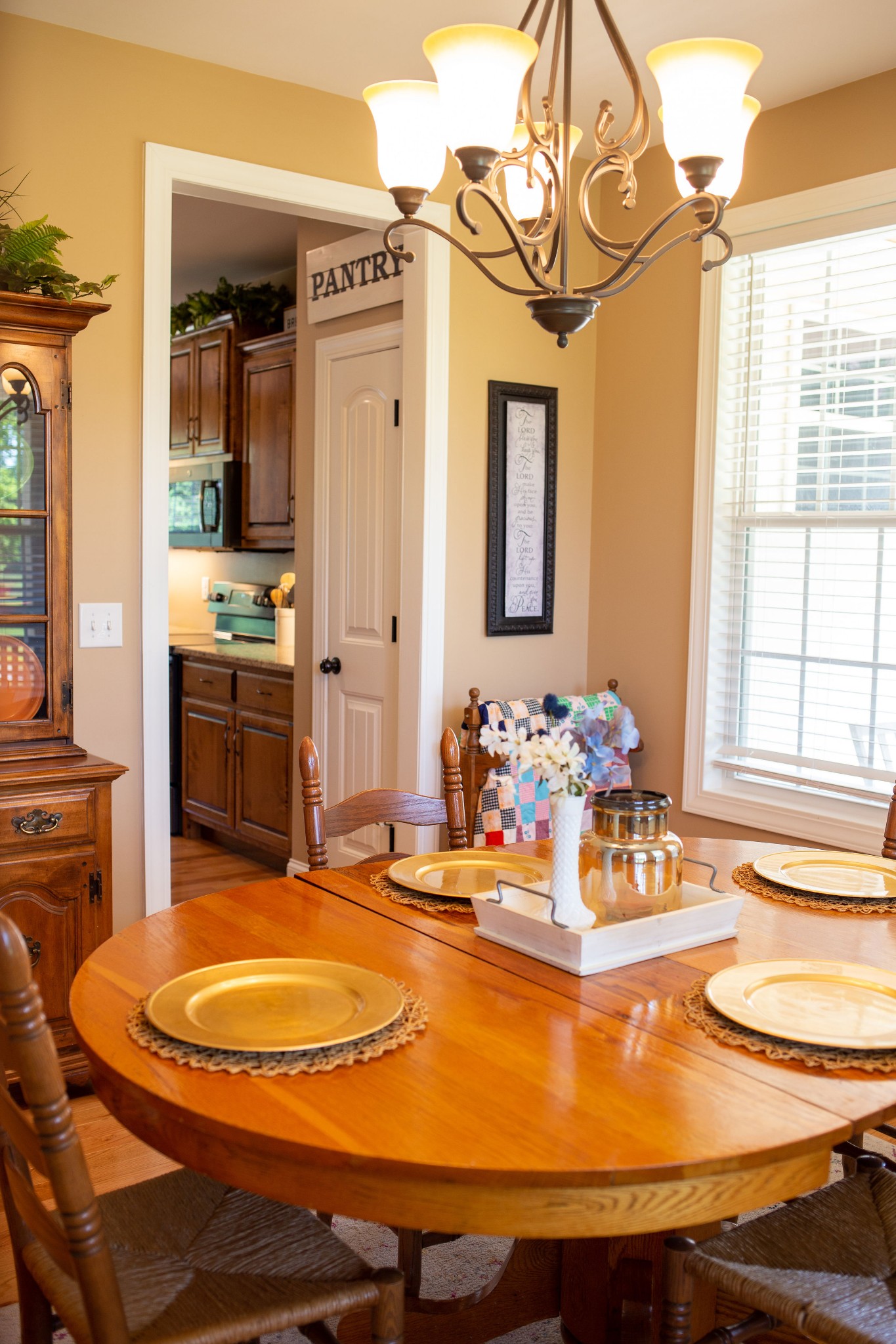 310 Freeland Road Portland, TN 37148 - Photo 20 of 31 a room with table and chairs