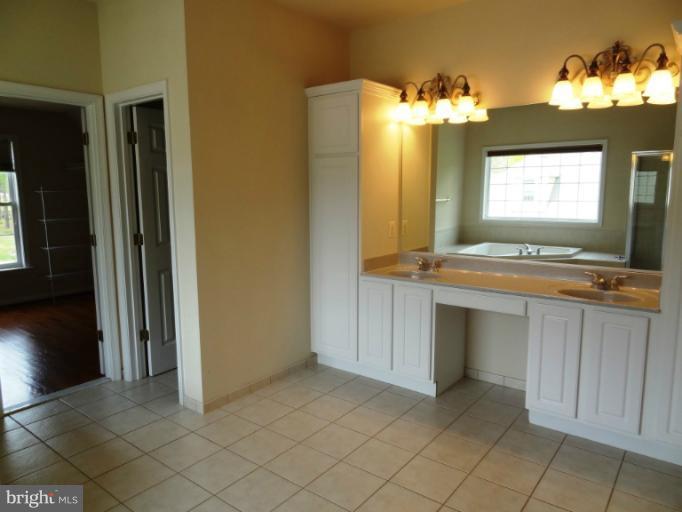 10505 Chatham Ridge Way Spotsylvania, VA 22551 - Photo 18 of 26 Bath (Master)
