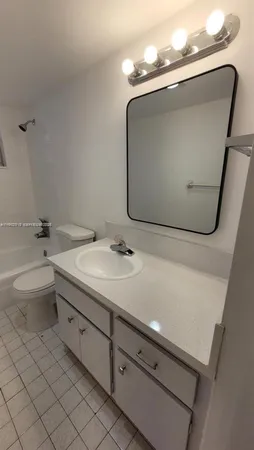 $2,000 | 445 Northeast 195th Street, Unit 127, Miami, FL 33179