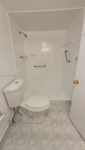 $2,100 | 445 Northeast 195th Street, Unit 127, Miami, FL 33179