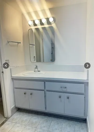 $2,000 | 445 Northeast 195th Street, Unit 127, Miami, FL 33179