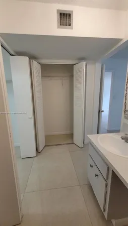 $2,000 | 445 Northeast 195th Street, Unit 127, Miami, FL 33179