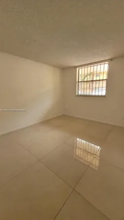$2,000 | 445 Northeast 195th Street, Unit 127, Miami, FL 33179