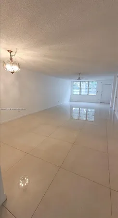 $2,000 | 445 Northeast 195th Street, Unit 127, Miami, FL 33179