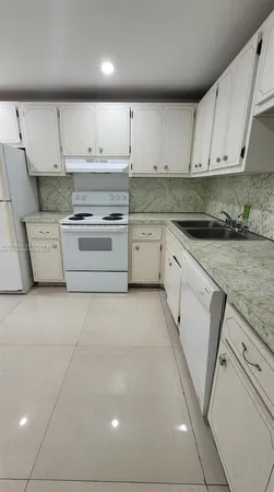 $2,000 | 445 Northeast 195th Street, Unit 127, Miami, FL 33179