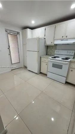 $2,000 | 445 Northeast 195th Street, Unit 127, Miami, FL 33179