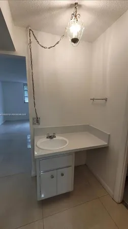 $2,000 | 445 Northeast 195th Street, Unit 127, Miami, FL 33179