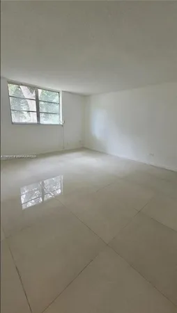 $2,000 | 445 Northeast 195th Street, Unit 127, Miami, FL 33179