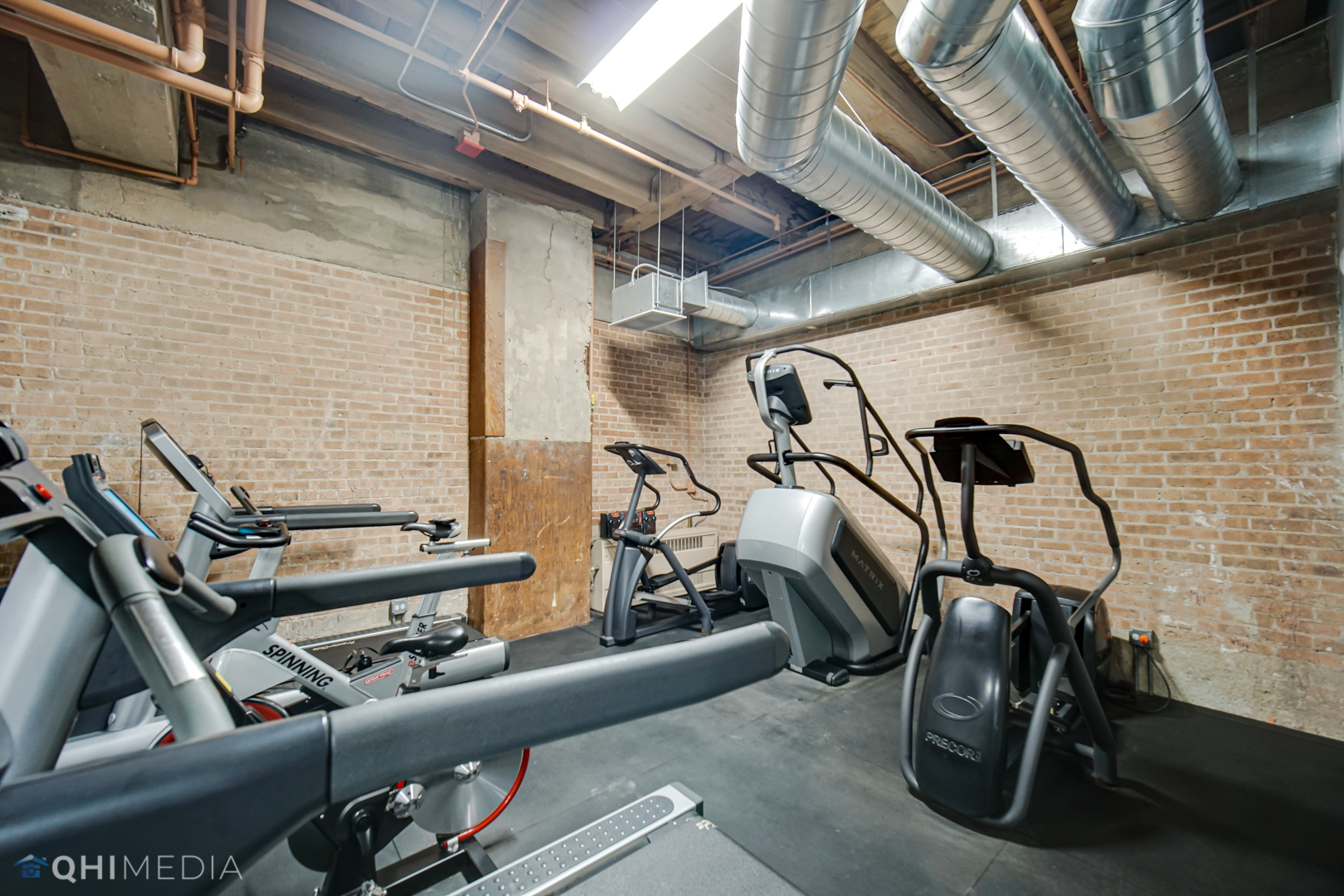 333 South Desplaines Street, Unit 314 Chicago, IL 60661 - Photo 20 of 22 a view of gym