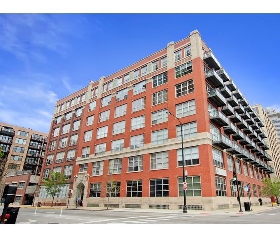 333 South Desplaines Street, Unit 314 Chicago, IL 60661 - Photo 3 of 22 a front view of a building