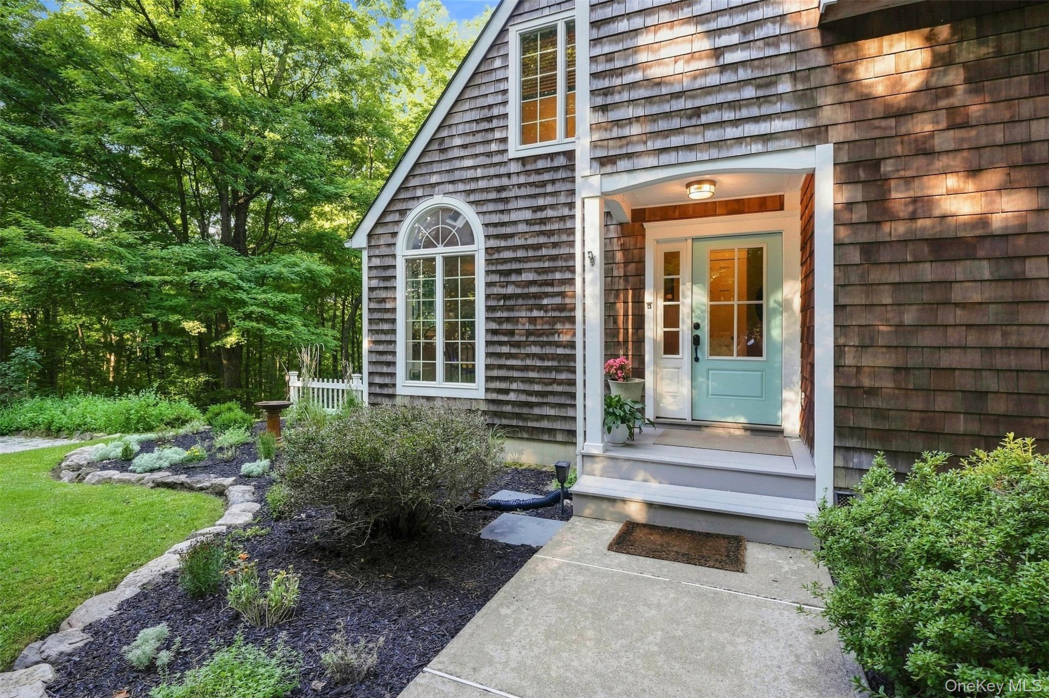 45 Chardavoyne Road Warwick, NY 10990 - Photo 6 of 43 Front entry