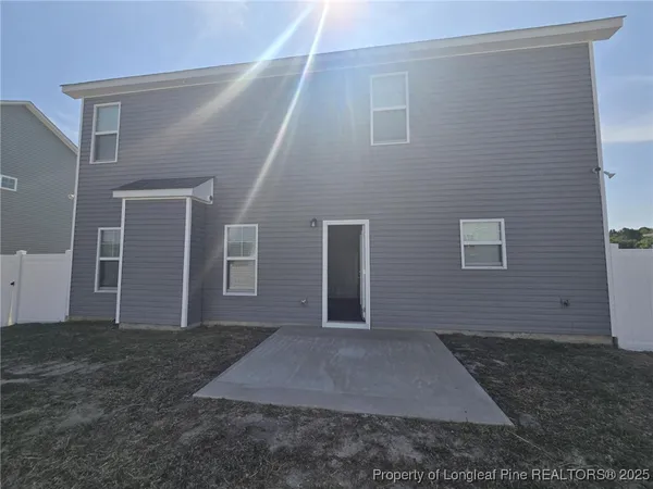 a view of a house with backyard