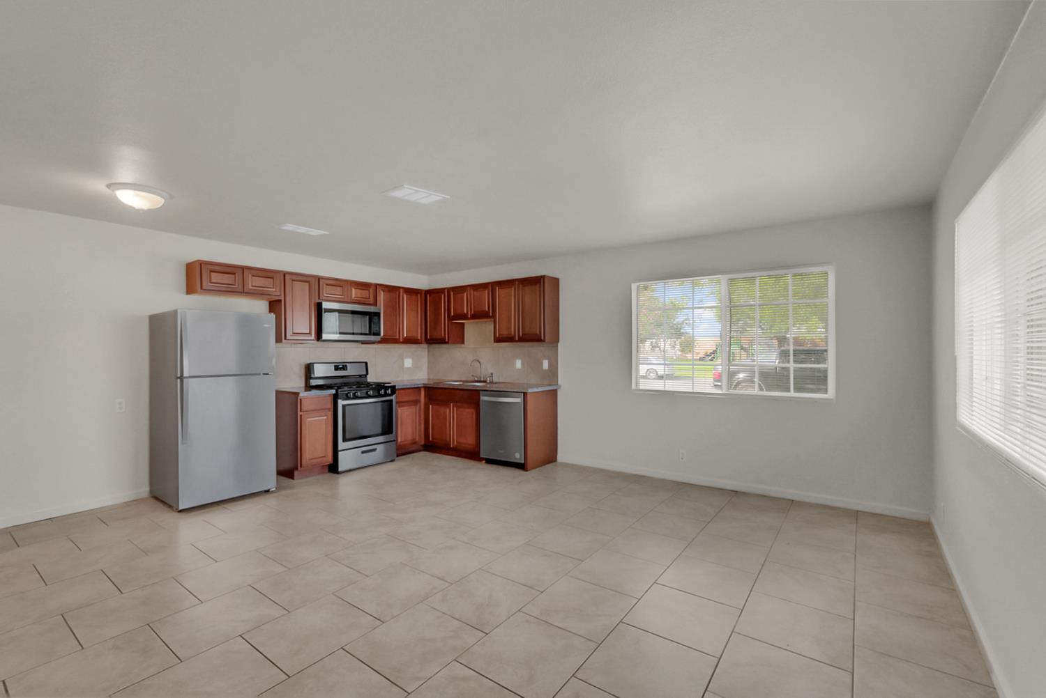 72 East 12th Street Merced, CA 95341 - Photo 9 of 13