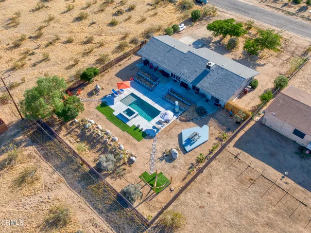 a view of a backyard with sitting area