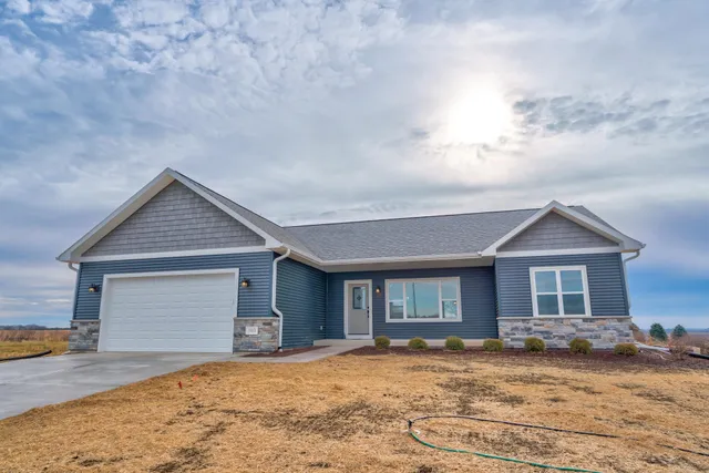 $565,000 | 103 Graelyn, Barneveld, WI 53507