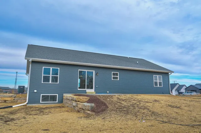 $565,000 | 103 Graelyn, Barneveld, WI 53507