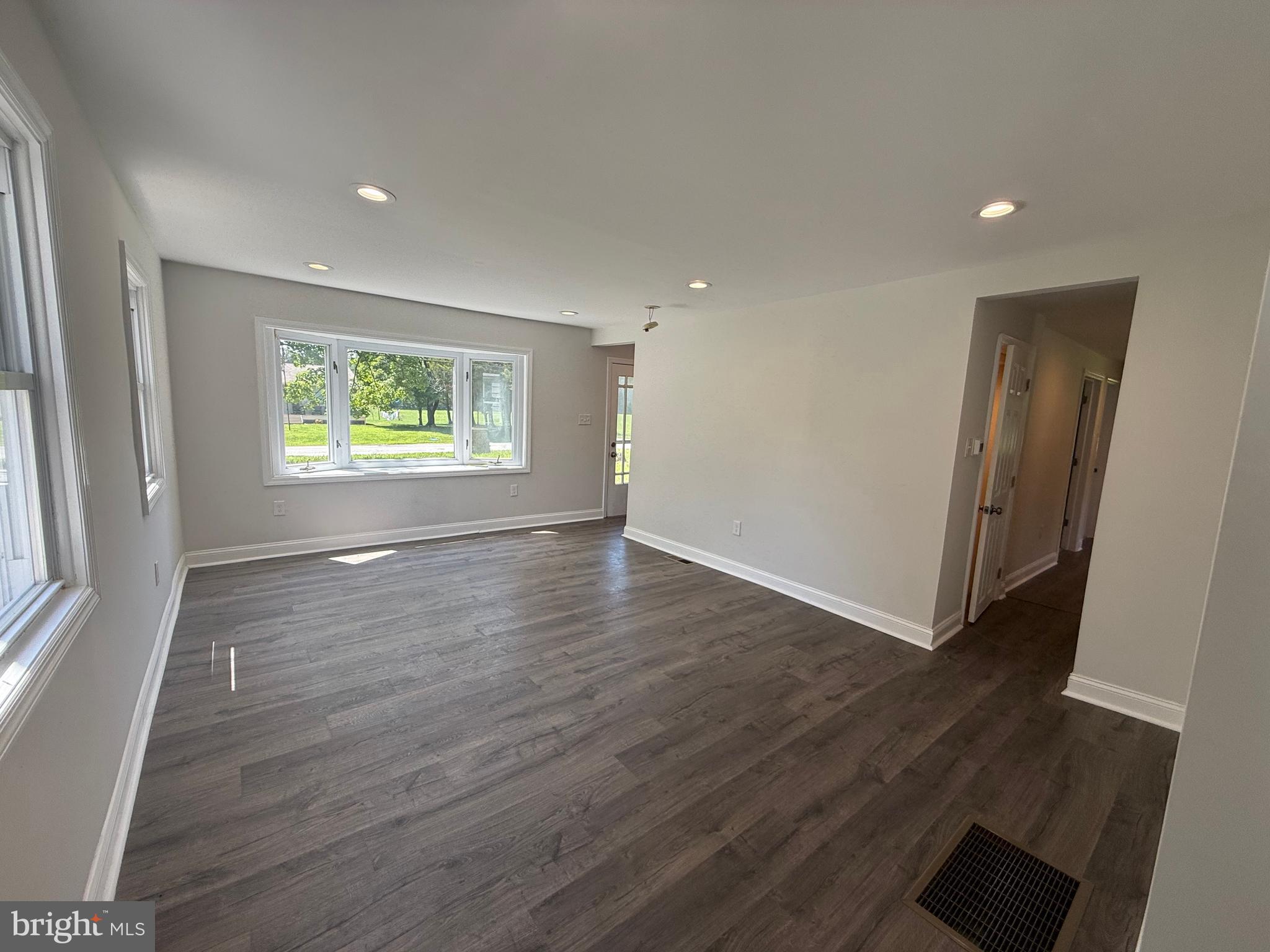 160 Lawrence Corner Road Elmer, NJ 08318 - Photo 4 of 58 Living Room